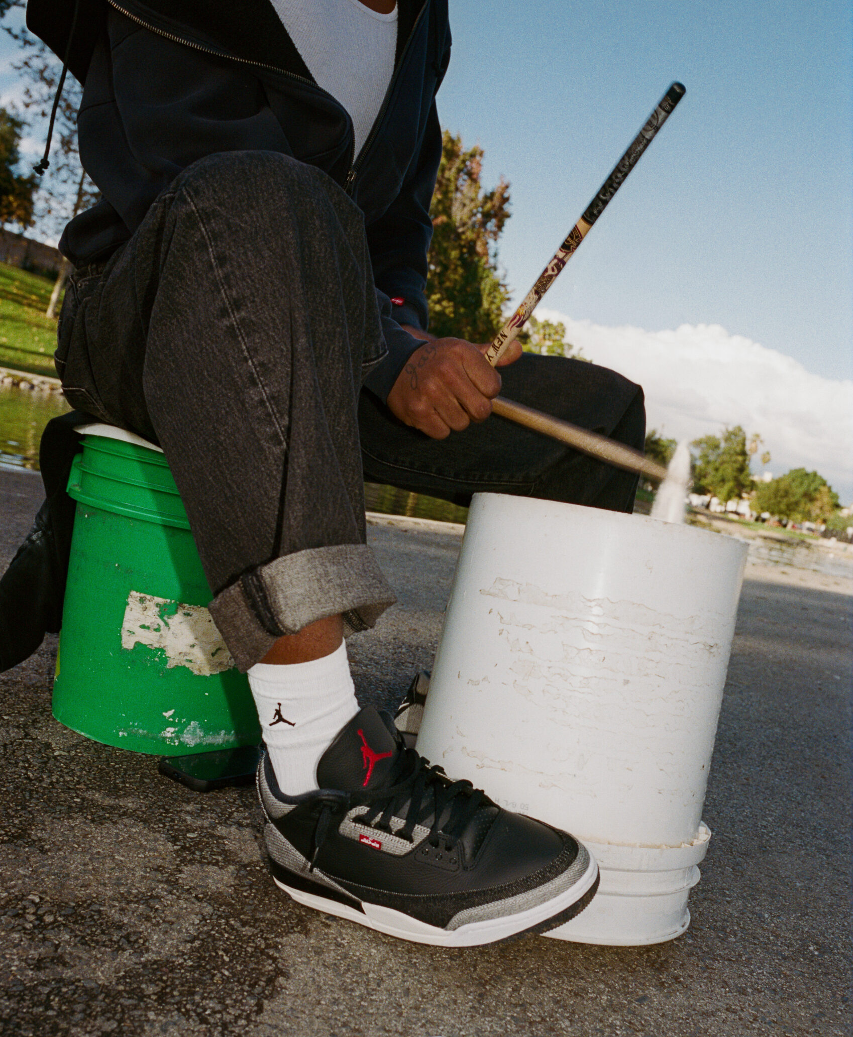 26_H1_Levis-x-Air-Jordan_Collab_Black_FootwearDetail_JWright_0017